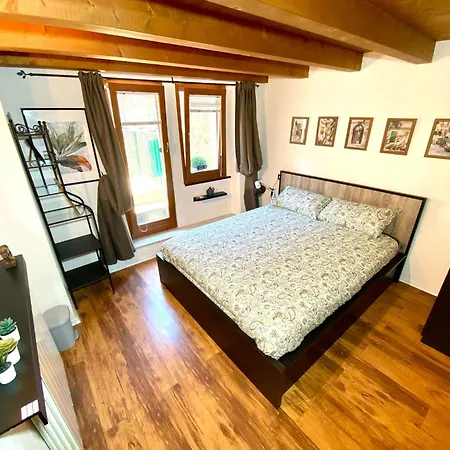 Bed & Breakfast Rustic Retreat
